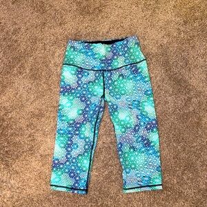 Victorias Secret Sport patterned capri workout pants